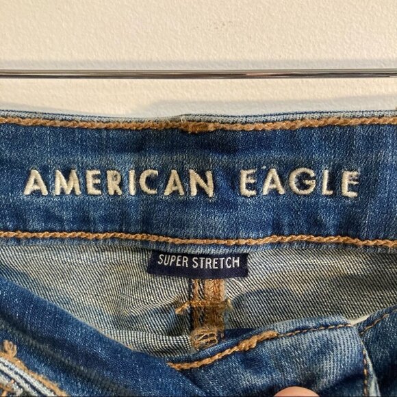 AMERICAN EAGLE Sz 2 High Rise Shortie Distressed Super Stretch Button Fly Shorts - Picture 5 of 13